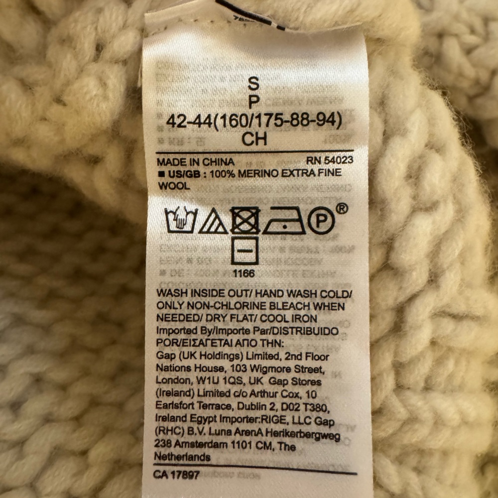 Banana Republic Cream Wool Sweater - Picture 3 of 4